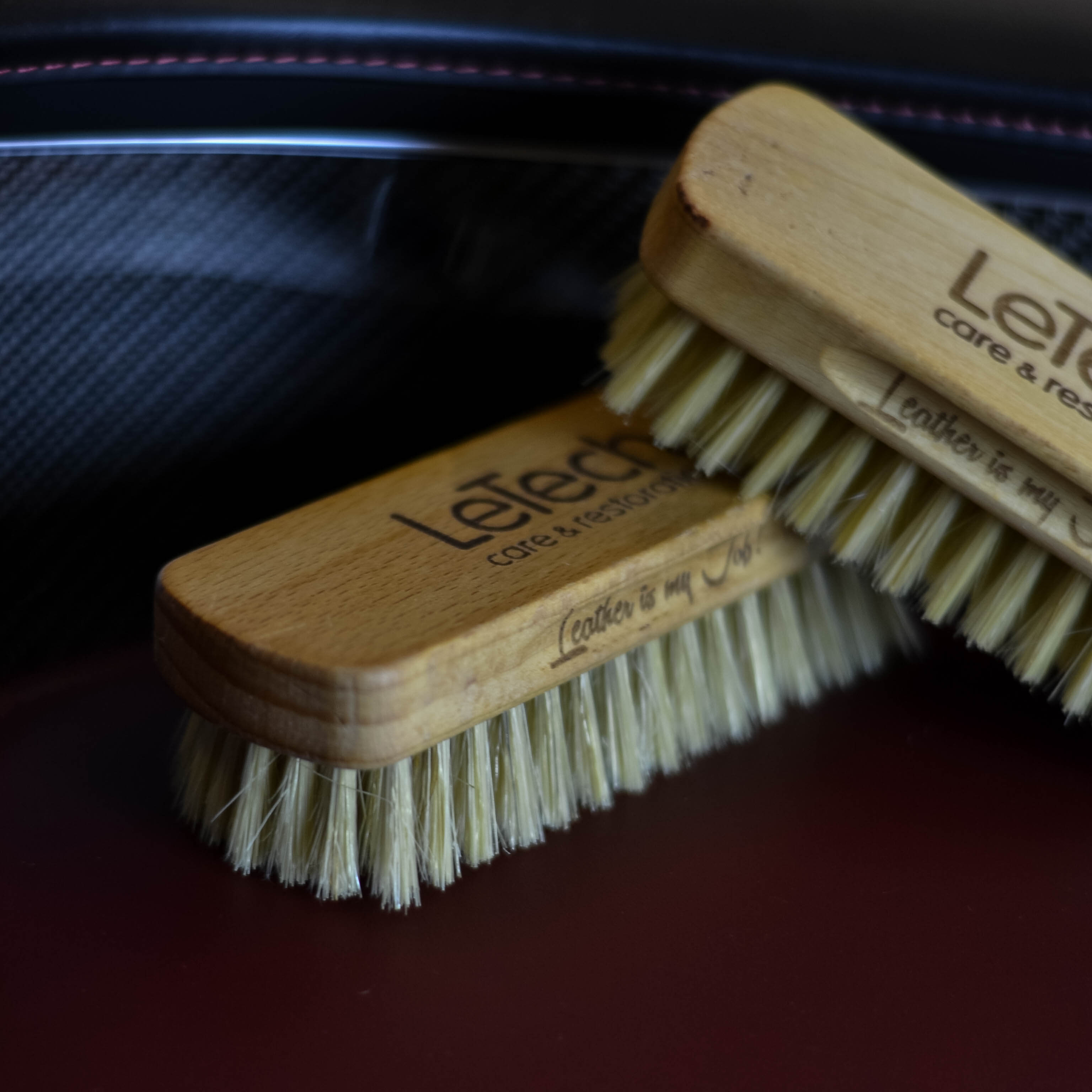 Щетка для чистки кожи Премиум Бук Leather Brush Premium