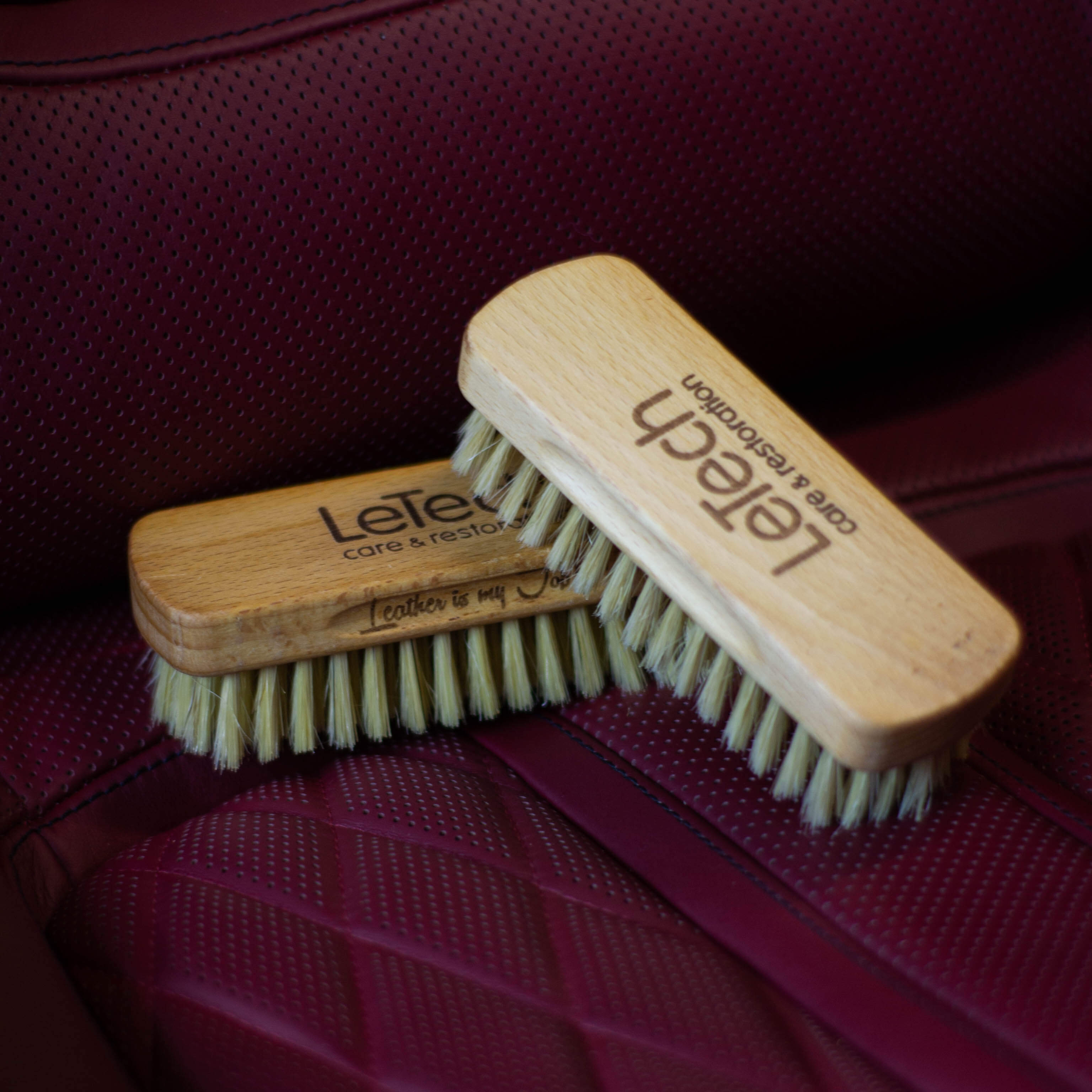 Щетка для чистки кожи Премиум Бук Leather Brush Premium