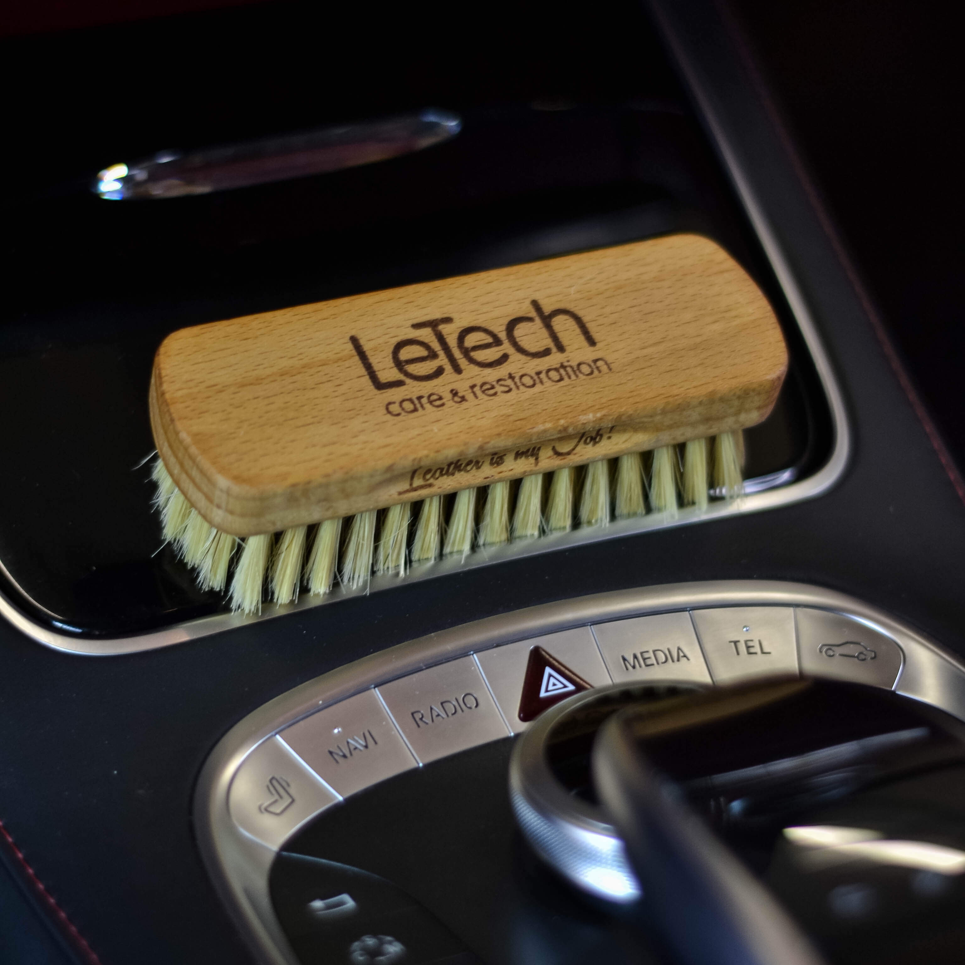 Щетка для чистки кожи Премиум Бук Leather Brush Premium