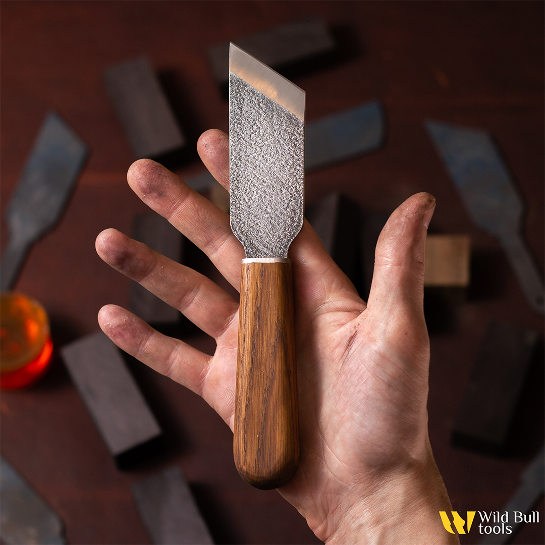 Нож шорный косой "Дуб" Saddlery Knife Wild Bull tools